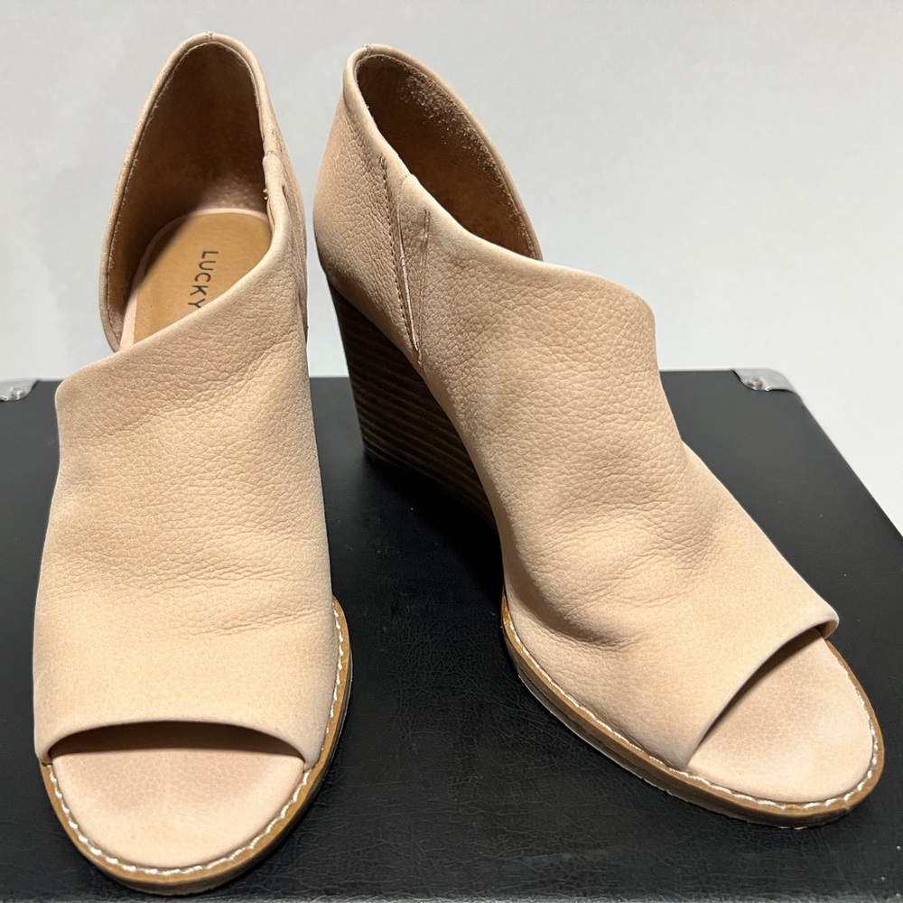 Lucky Brand Yabba Nude Leather Peep Toe Wedge Booties Size 6.5M